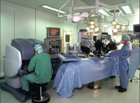 Робот-хирург в Китае впервые выполнил сложную операцию по шунтированию 