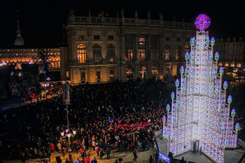 Самые шикарные новогодние елки мира (ФОТО)