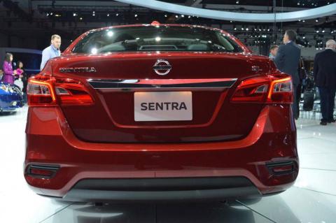 Компания Nissan назвала стоимость обновленного седана Sentra (ФОТО)