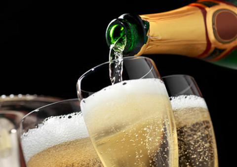 Что мы знаем о шампанском? Символ праздника 200 лет назад был сладким до невозможности