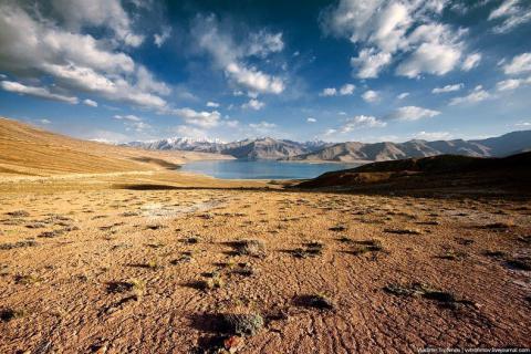 Азиатская красота. Что из себя представляет черное озеро Каракуль (ФОТО)