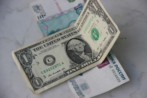 Крах РФ? Российская валюта продолжает ставить "антирекорды"