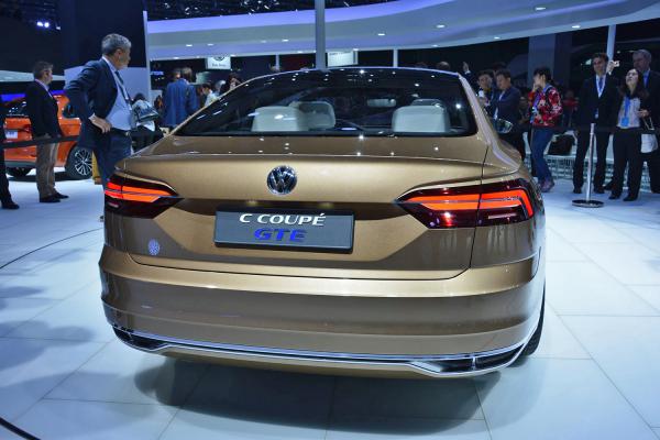 Концерн Volkswagen в Женеве покажет свой новый седан-купе (ФОТО)
