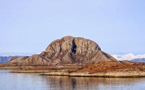 Уникальная гора, или что из себя представляет остров Торгет (ФОТО)