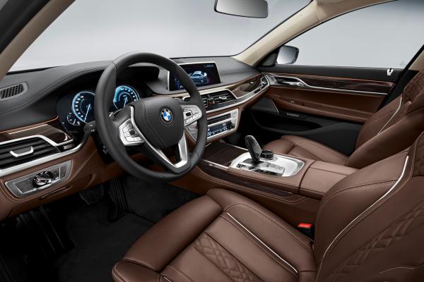 BMW 740e iPerformance. Немцы показали новый гибридный седан (ФОТО)