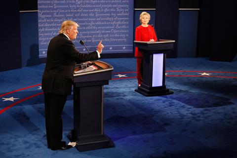 Изящные оскорбления: как Трамп и Клинтон пикировались друг с другом Изящные оскорбления: как Трамп и Клинтон пикировались друг с другом