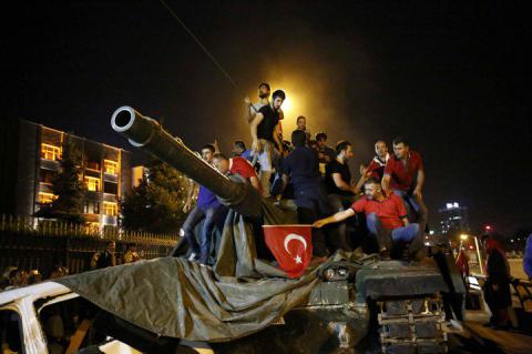В октябре 2016 года в Турции ожидают второй военный переворот