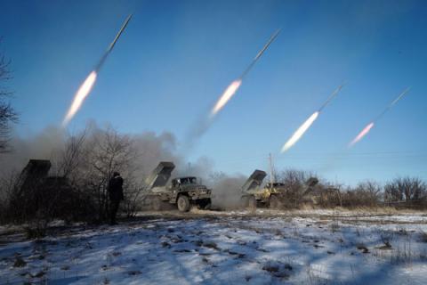 Боевики за ночь 8 раз обстреляли украинские позиции на Донбассе