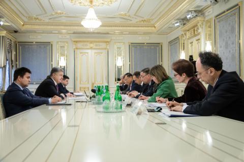 Президент Петр Порошенко провел встречу с послами стран «Большой семерки»