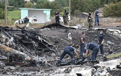 ДНР передала Нидерландам останки и обломки с места катастрофы MH17