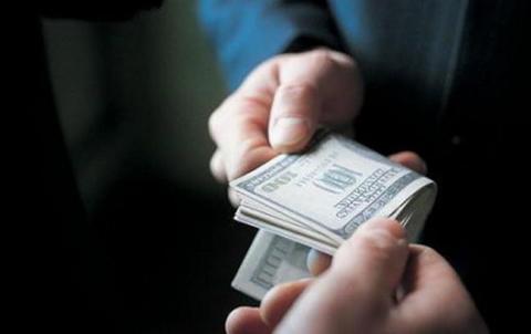 В Черновицкой области на взятке в 2 тыс. долларов задержали заместителя военного комиссара