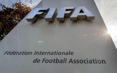 ФИФА пожизненно отстранила трех чиновников от футбольной деятельности