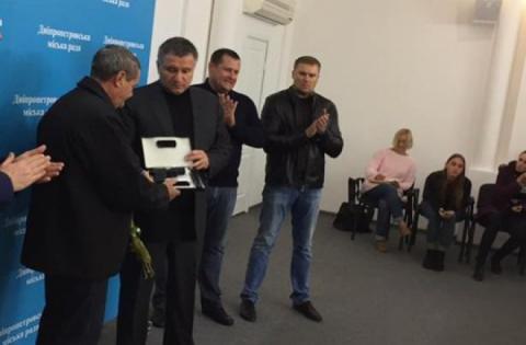 НАБУ открыло дело о даровании ведомством Авакова наградного оружия гражданским лицам