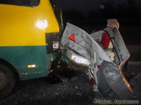 В Харьковской области автобус столкнулся с автомобилем, есть пострадавший