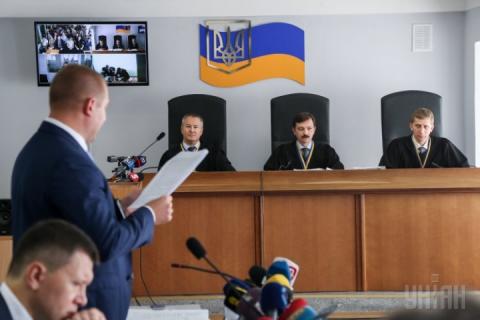Адвокаты Януковича заявили об отводе коллегии судей