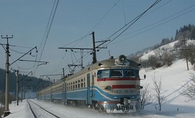 Поезд Запорожье-Киев опоздал на пять часов из-за задымления