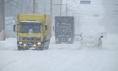 В Донецкой области из-за непогоды ограничили движение грузовиков