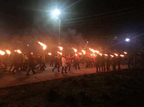 В Славянске и Авдеевке тоже устроили "Марши Бандеры" В Славянске и Авдеевке тоже устроили "Марши Бандеры"