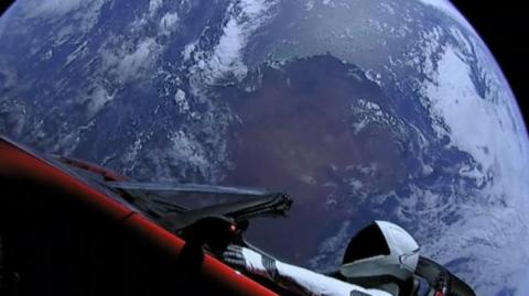 Запущенный в космос автомобиль Tesla признали спутником