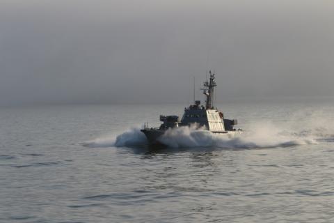 На учениях в Азовском море отразили "атаку врага"