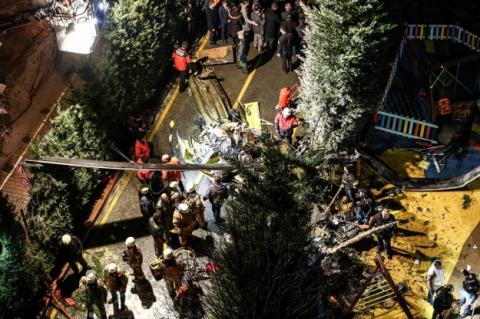 В результате падения вертолета в Стамбуле погибли 4 военных