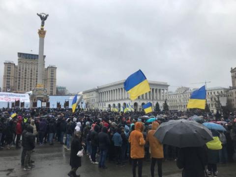 Главные новости 16 марта: многотысячный митинг на Майдане и забросанные "поросятами" полицейские