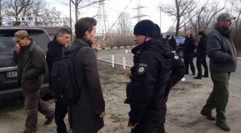 Охранники Медведчука держали журналистов Bihus.info в лесу перед телекамерами "112" и NewsOne