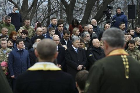 "День тишины": В центре Киева политики и президент помолились за единство Украины
