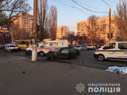 В Одессе автомобиль на "евробляхах" сбил трех нацгвардейцев, есть погибший: фото и видео