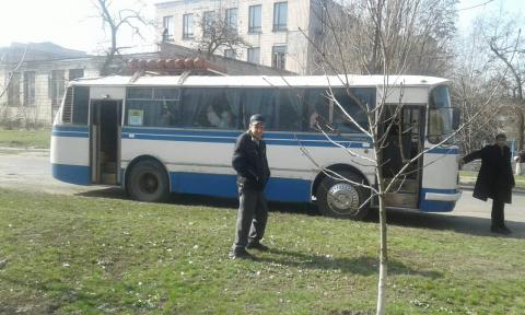 ОПОРА: В Донбассе избирателей подвозили автобусом - фото