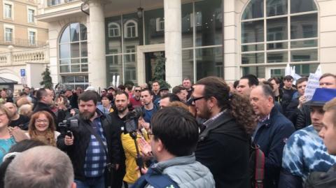 Возле офиса Зеленского устроили митинг пенсионеров и студентов: возникли столкновения