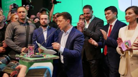 Зеленский после экзит-пола: Обещаю, что никогда не подведу вас всех Зеленский после экзит-пола: Обещаю, что никогда не подведу вас всех