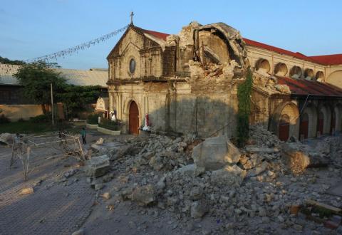 На Филиппинах - мощное землетрясение, 11 погибших: фото, видео