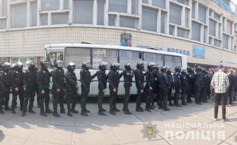 В Киеве задержали 62 человек, которые пытались "отжать" спорткомплекс