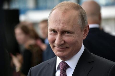 Главные новости 27 апреля: скандал вокруг "паспортного указа" Путина, сошел Благодатный огонь