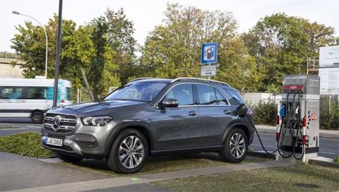 Mercedes-Benz представил два гибридных кроссовера Mercedes-Benz представил два гибридных кроссовера