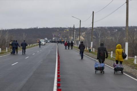 Зеленский принял участие в открытии моста в Станице Луганской: видео, фото