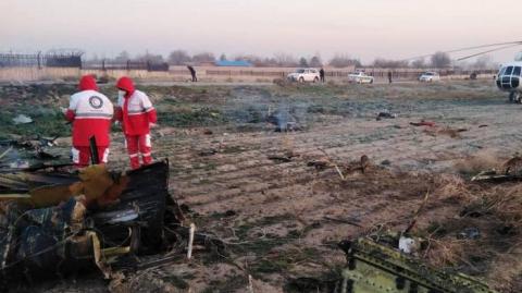 Украинский самолет разбился в Иране: на борту было 180 человек