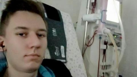 19-річний Роман терміново потребує пересадки нирки