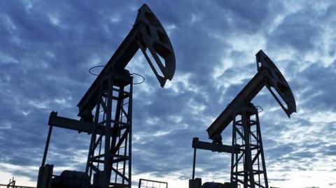 Мировые цены на нефть растут - Bloomberg