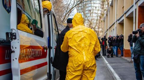 В киевскую больницу привезли "больного" с симптомами коронавируса: что произошло