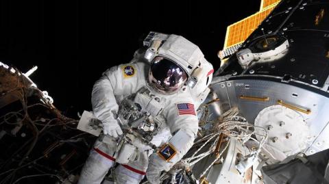 Астронавты NASA совершили 7-часовой выход в открытый космос