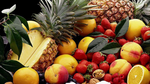 Какой фрукт лучше съесть утром: ответ медиков