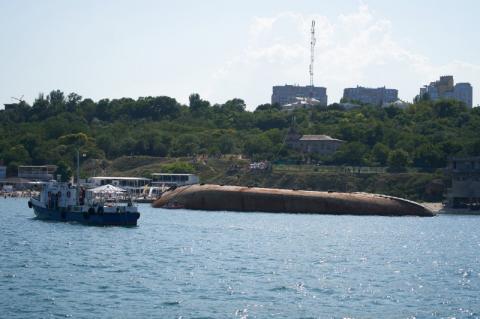 Президент ознакомился с состоянием ликвидации последствий аварии танкера Delfi в Одессе