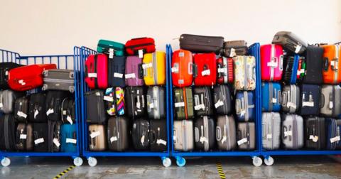 На рейсах в Италию запретят пользоваться багажными полками