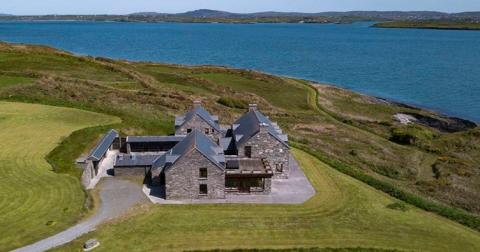 В Ирландии продали необитаемый остров с пляжами и домами