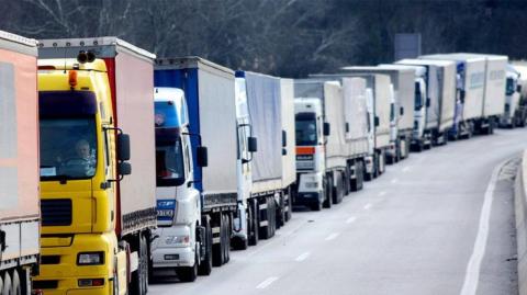 В Киеве ограничили движение для грузовиков