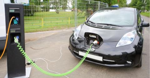 Владельцы электромобилей смогут сдавать электричество в сеть
