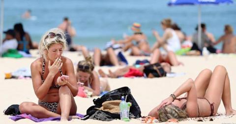 Французам запретили курить на пляже из-за жары