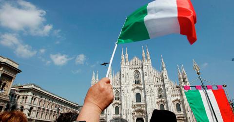 Итальянских депутатов сократят на треть ради экономии